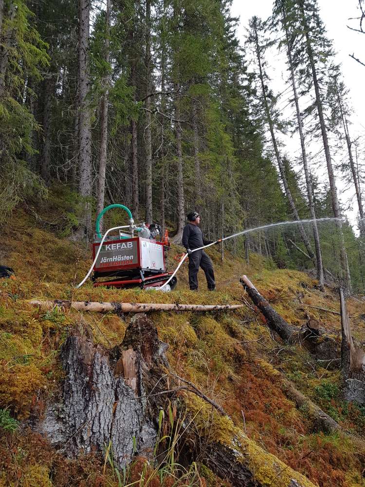 Järnhästen. En maskin som släcker skogsbränder.